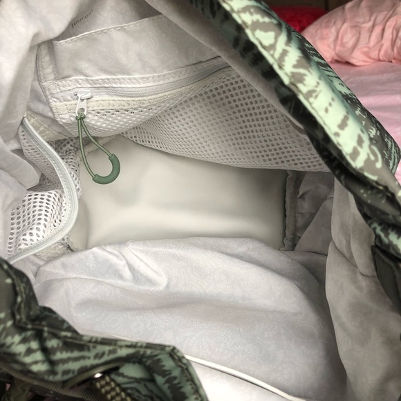 lululemon Diversity Bag - Picture 4 of 4